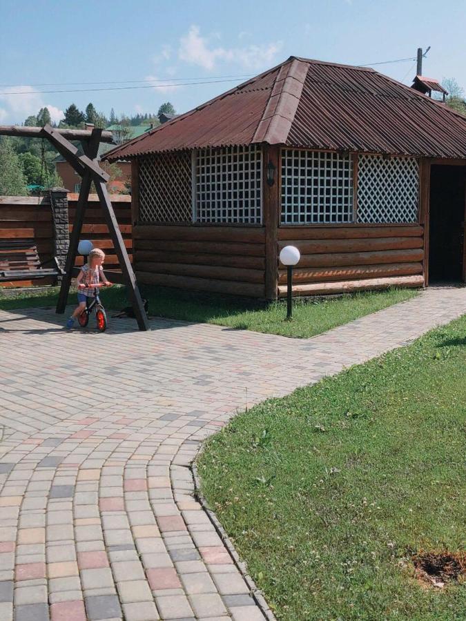 ホテル Karpatskyi Maetok スラブスク エクステリア 写真
